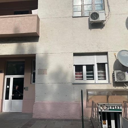 Apartment Downtown 포드고리차 외부 사진