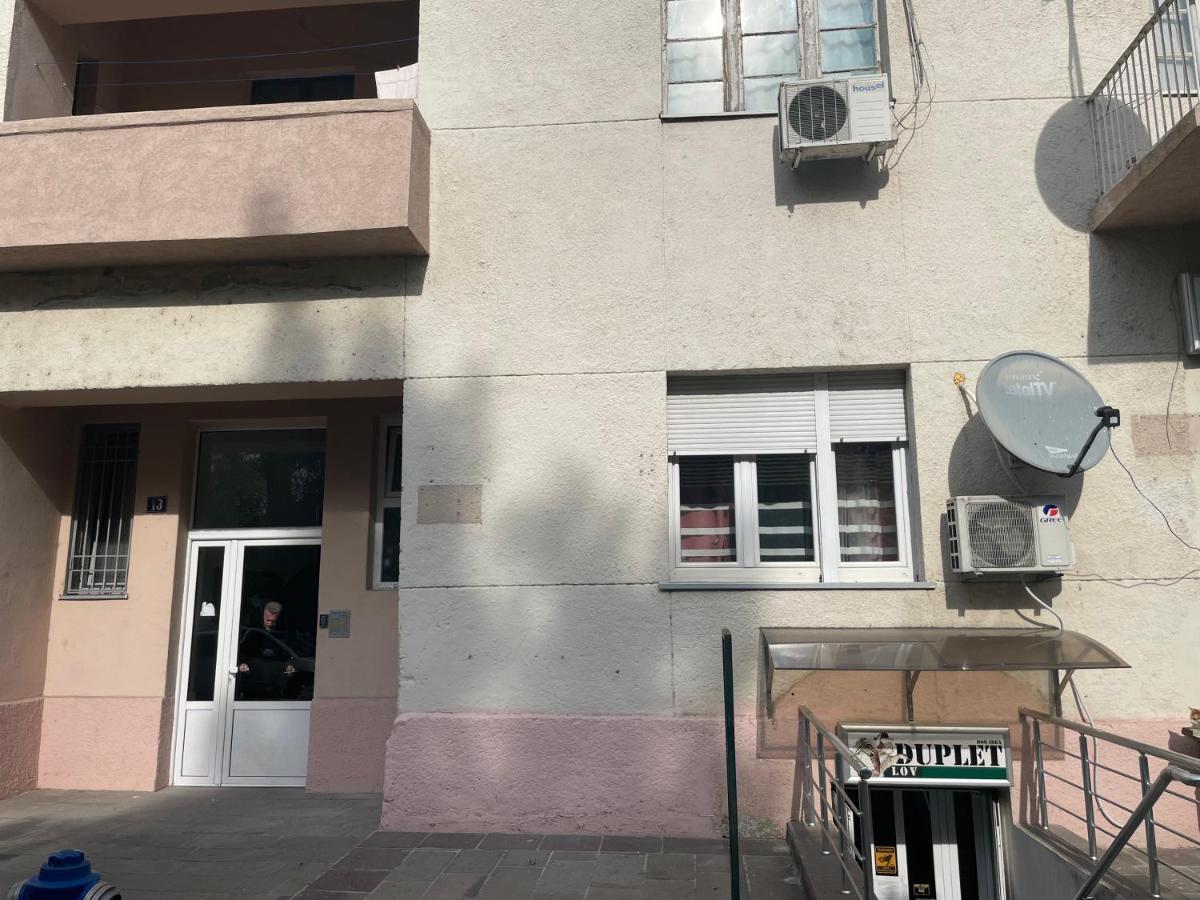 Apartment Downtown 포드고리차 외부 사진